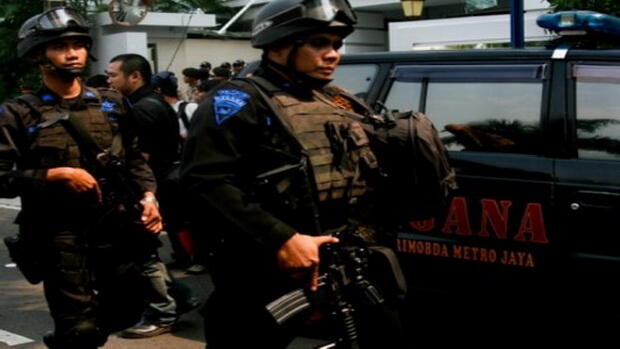 Teroris Dikabarkan Akan Naik KRL, Tim Gegana Berjaga di Stasiun Cilebut