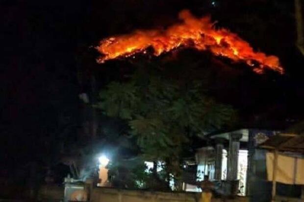 Gunung Agung Erupsi, Lontarkan Batu Pijar Sejauh 3 Kilometer