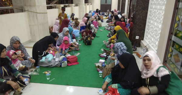 Buka Bersama Blazer Indonesia Club dan Anak Yatim di Masjid Al Muttaqin, Yuk!