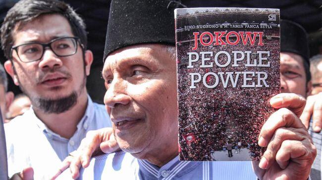 Diperiksa Polisi, Amien Rais Bawa Buku 'Jokowi People Power'