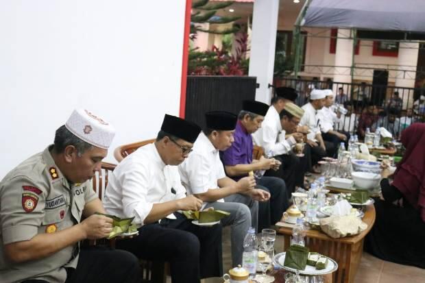 Bupati Pasangkayu Buka Puasa Bersama Gubernur Sulbar