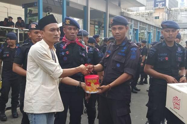 Bagikan 200 Tasbih di Jalan MH Thamrin, IPTIQ Apresiasi Polri-TNI