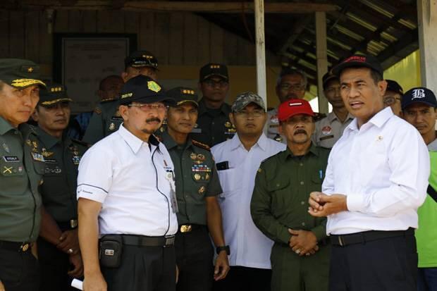 Target Jadi Lumbung Pangan Dunia, Amran Tinjau Program Serasi di Batola