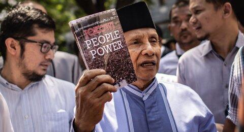 Istri Penulis Jokowi People Power Kesal, Tuding Amien Rais Gombal