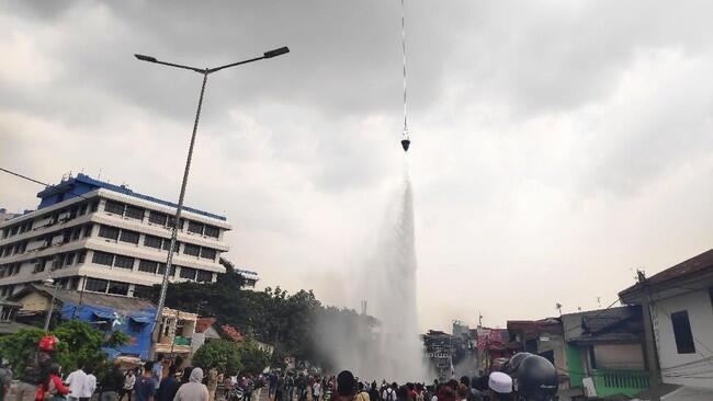Tepis Isu 'Bubuk Putih', Polri Pastikan Heli Saat 22 Mei Angkut Air