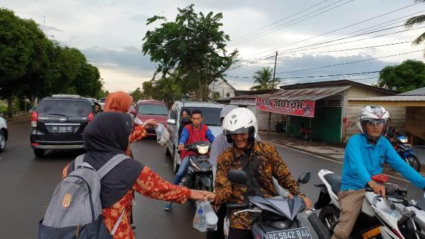 DWP Muba Bagi-bagi Takjil