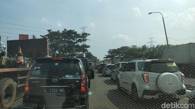 H-6 Lebaran: Gerbang Tol Merak Macet Parah, Pemudik Stuck 2 Jam