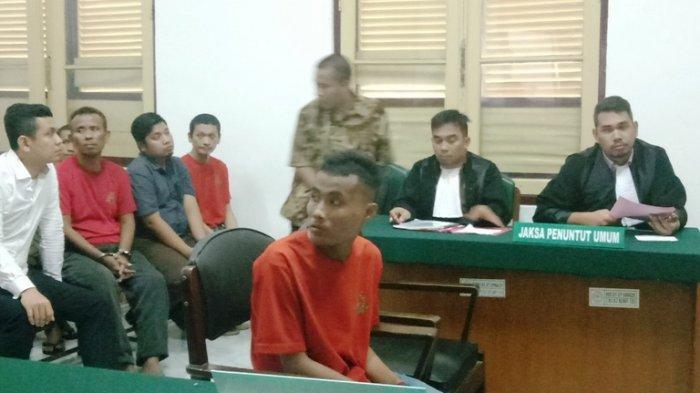 Sebabkan Penumpang Angkot Loncat Tewas, Pemalak Jalani Sidang Perdana