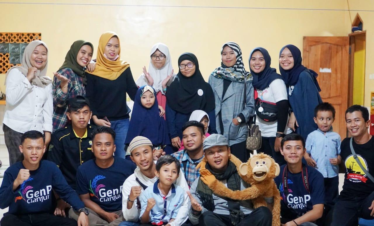 Bukber Genpi Cianjur di Saung Baca Mang Yadi Bersama Anak Yatim