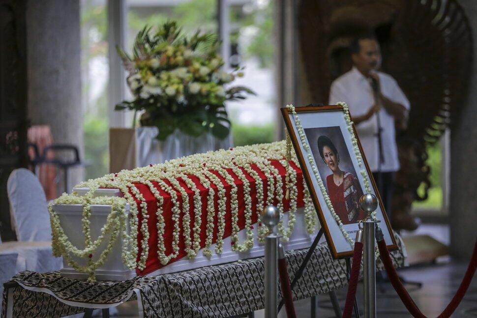 Cikeas Dipadati Pelayat, Megawati Kirim Bunga Dukacita untuk Ani Yudhoyono