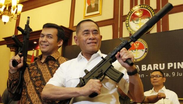 Menhan Minta Aparat Hargai Kivlan Zen sebagai Tentara