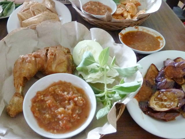 Mudik Lewat Nagreg, Ada 5 Rumah Makan dengan Sajian Sunda yang Sedap