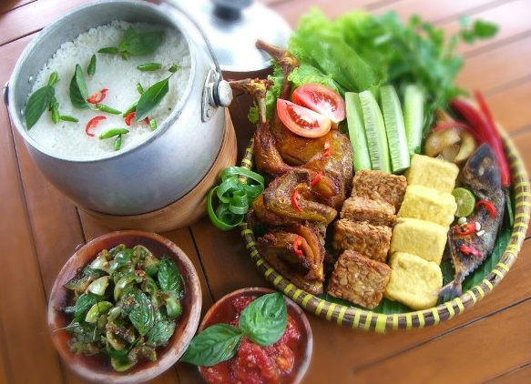 Mudik Lewat Nagreg, Ada 5 Rumah Makan dengan Sajian Sunda yang Sedap