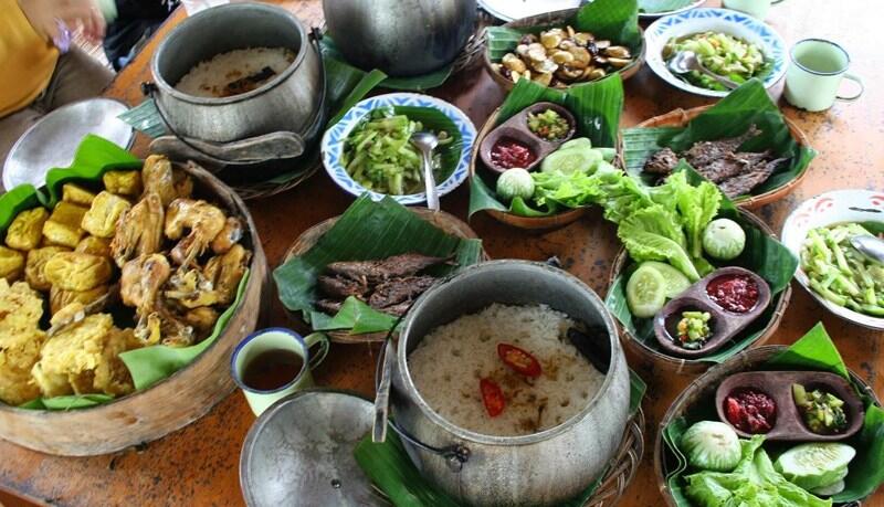 Mudik Lewat Nagreg, Ada 5 Rumah Makan dengan Sajian Sunda yang Sedap