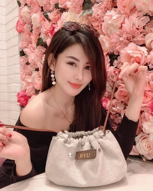 10 Fakta Emily Young, Jebolan Indonesian Idol yang Makin Mirip Barbie