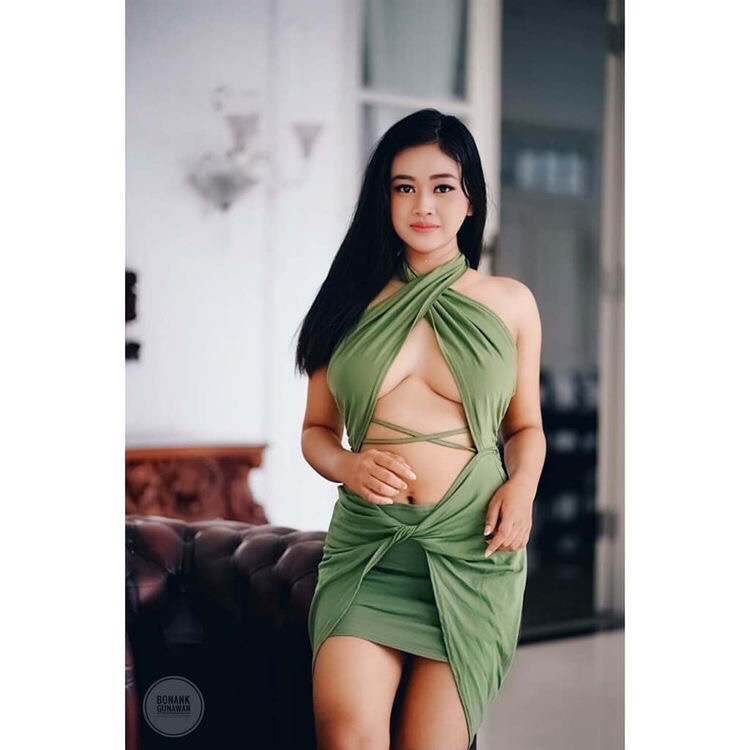 Ketika Kamar Tampak Gelap Istri Tetangga Disergap
