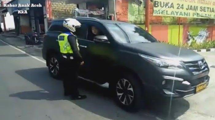 Naif, Mau Gagah-gagahan kok Pakai Mobil Identitas Polisi?