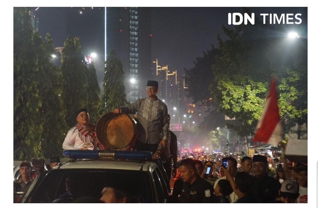 Anies Diteriaki &quot;Presiden 2024&quot; Saat Takbiran Keliling