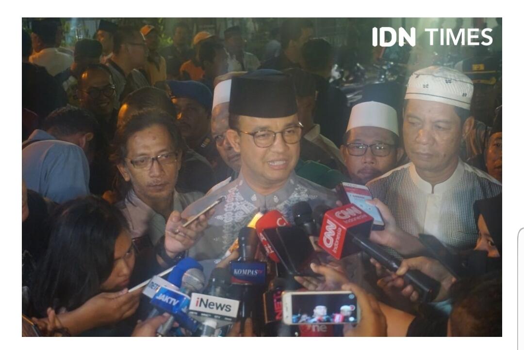 Anies Diteriaki &quot;Presiden 2024&quot; Saat Takbiran Keliling