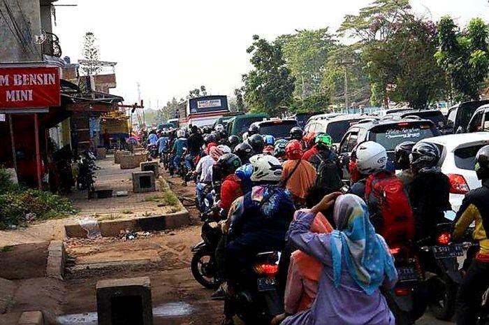 Jalur Nagreg Macet, Polres Bandung Lakukan Contraflow dan One Way