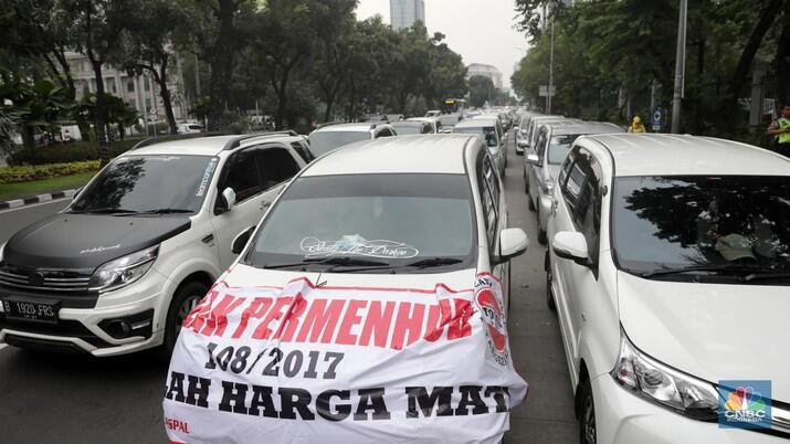 Mau Jadi Driver Taksi Online? Maaf Jumlahnya Dibatasi