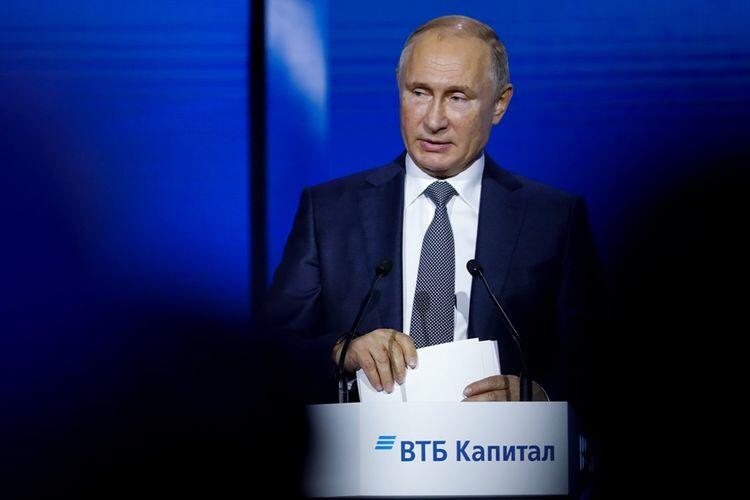 Putin Sebut Negara Barat "Gila" karena Dukung Oposisi Venezuela