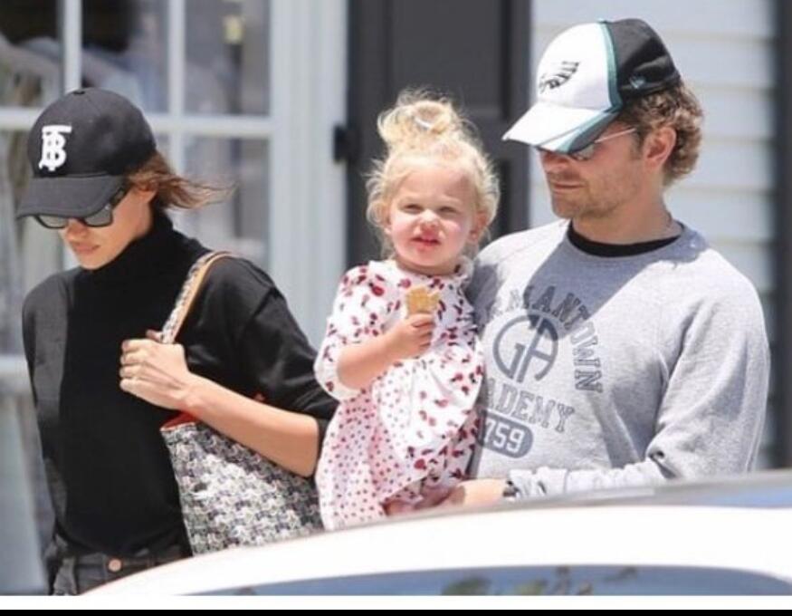 Dikabarkan Putus, Irina Shayk Angkat Kaki dri Rmh Mewah Bradley Cooper