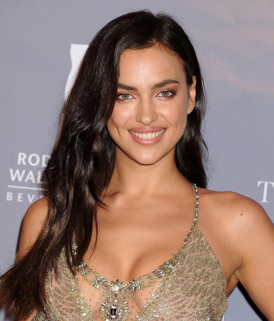 Dikabarkan Putus, Irina Shayk Angkat Kaki dri Rmh Mewah Bradley Cooper