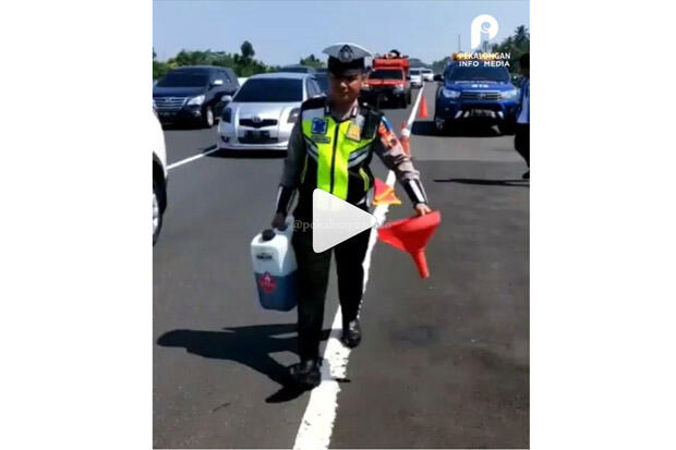 Viral Aksi Polisi Carikan Bensin bagi Pemudik, Ini Kata Polda Jateng