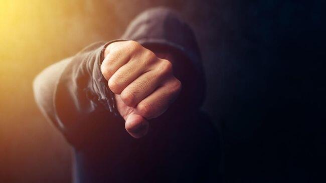 Wartawan CNBC Indonesia dan Keluarga Dikeroyok di Cisarua