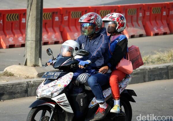 Aman Berkendara Tanpa Korbankan Hijab
