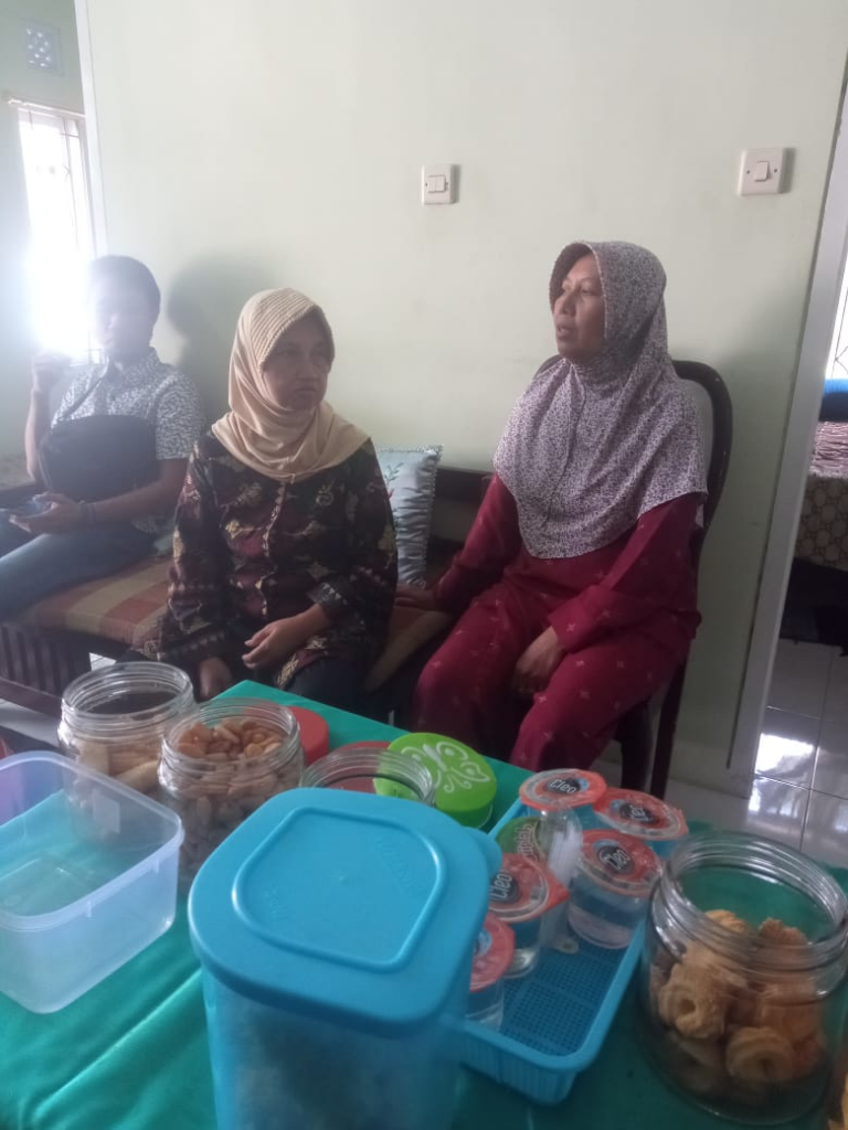Indahnya mudik, bagi-bagi angpao dan makan ketupat