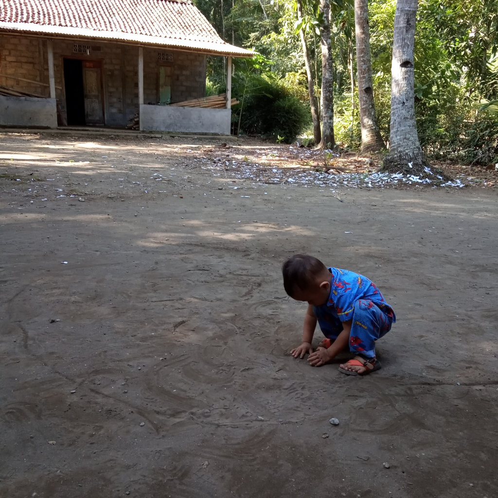SEKELUMIT CERITA DI BALIK KELUCUAN FOTO/VIDEO ANAK BATITA