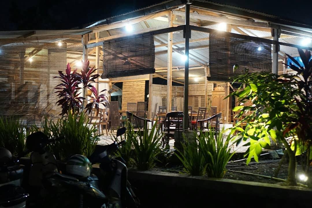 recomended tempat nongki di jakal utara