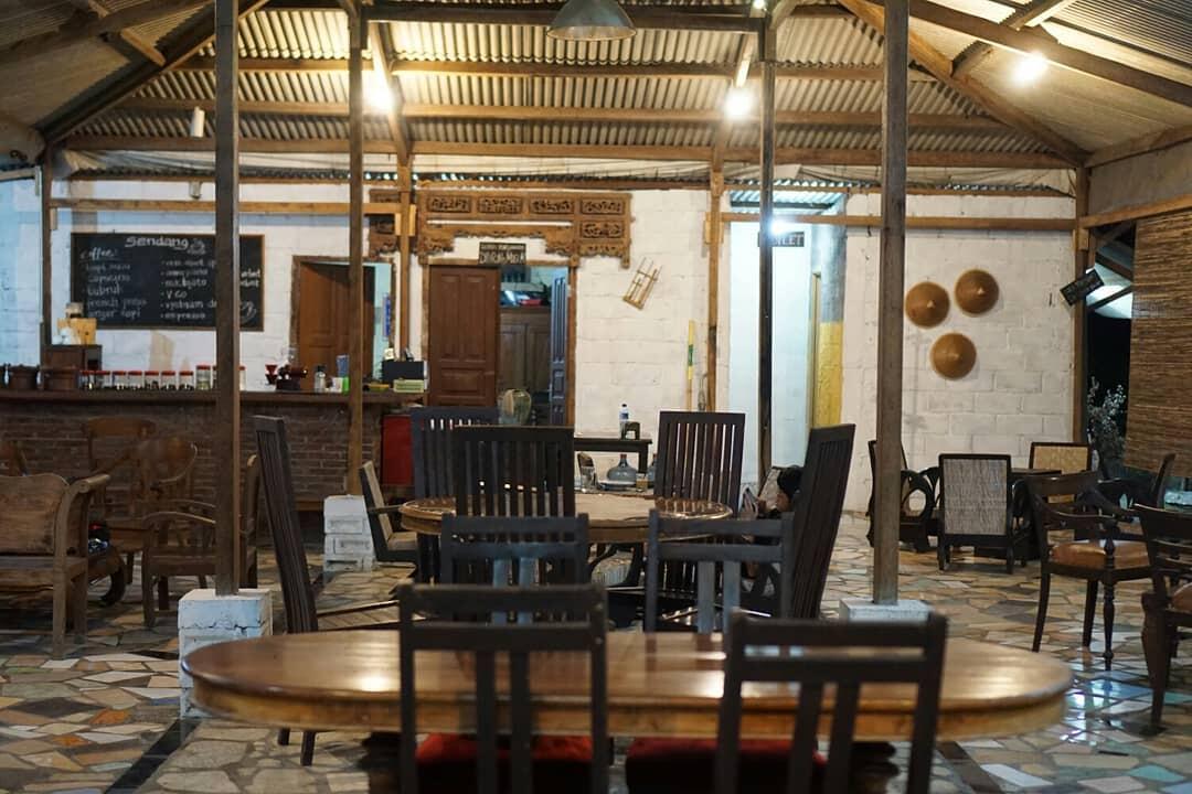 recomended tempat nongki di jakal utara