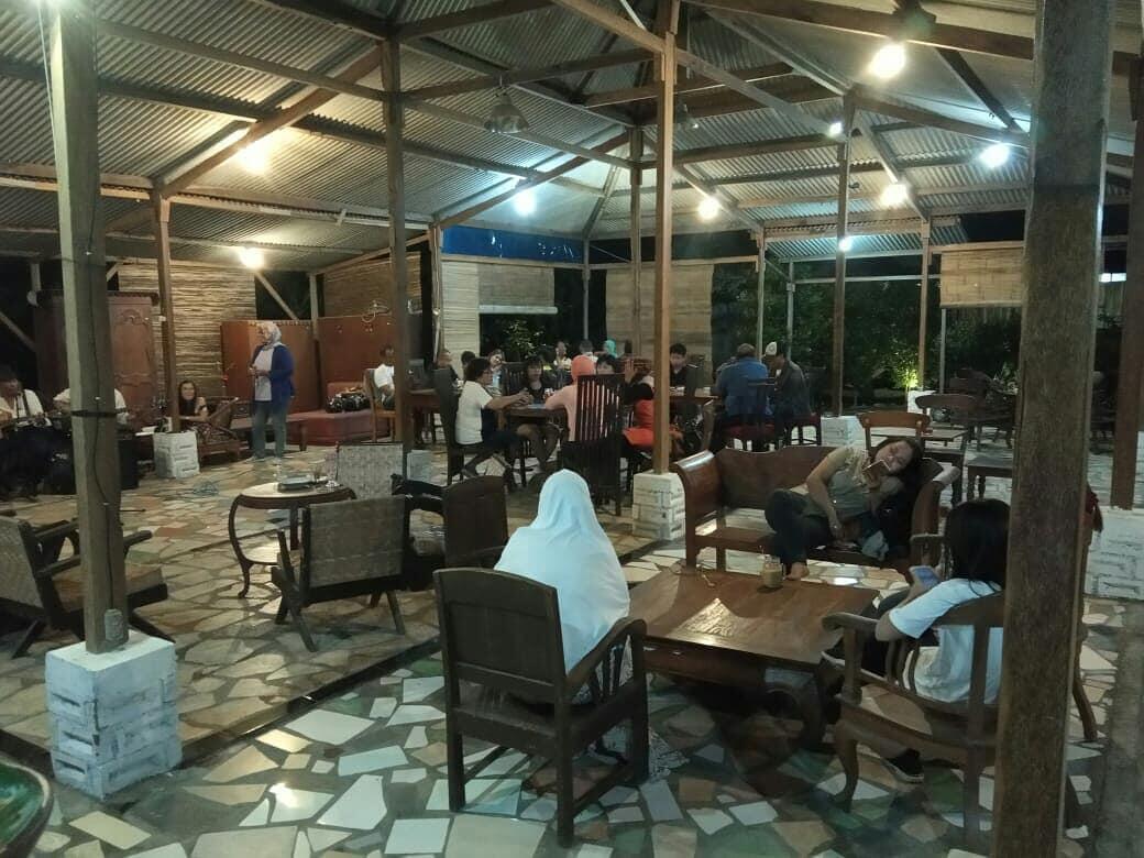 recomended tempat nongki di jakal utara