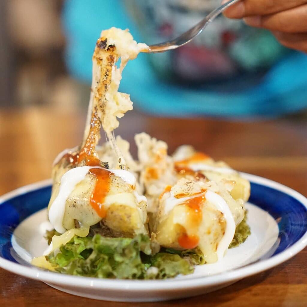 recomended tempat nongki di jakal utara