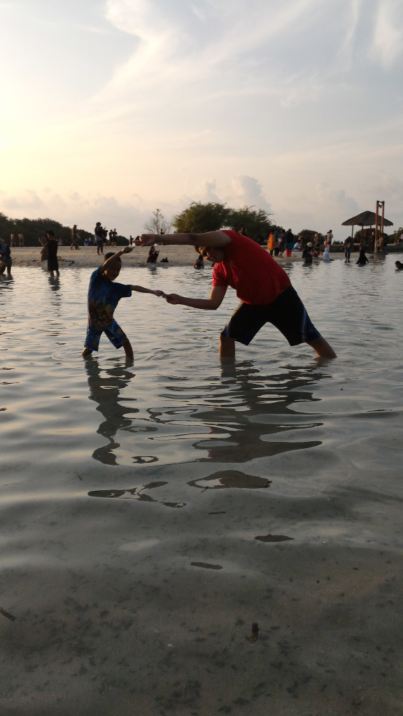 Mudik Narsis Di Pulau Eksotis