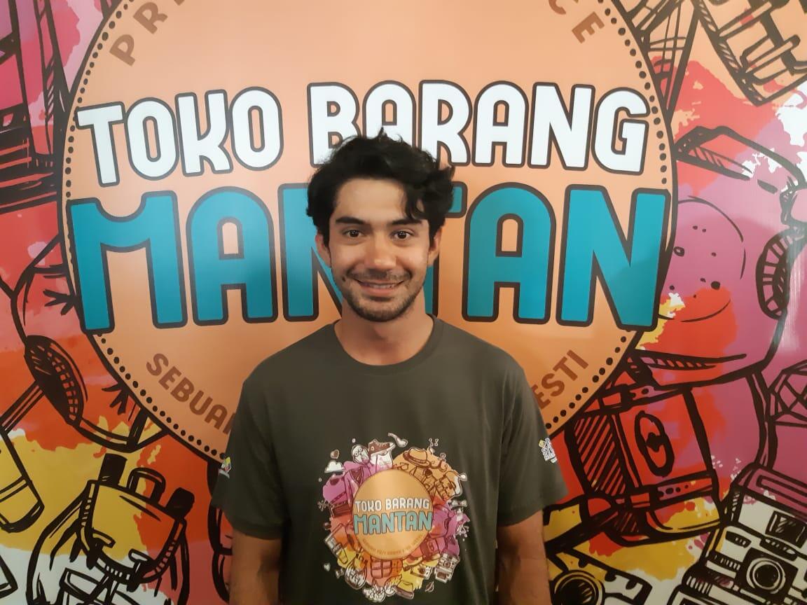 Toko Ini Isinya Barang-barang Bekas Mantan, yang Jual Reza Rahadian!