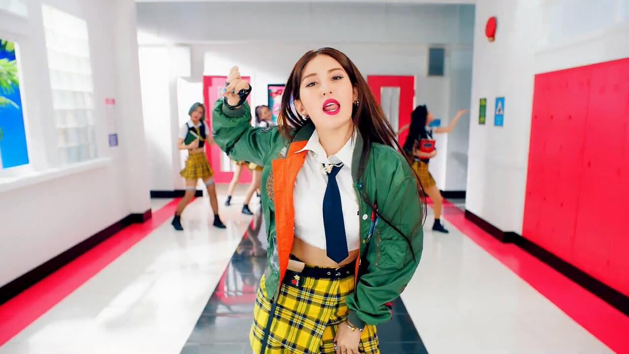 Berapa Kali Somi Ganti Baju di MV 'Birthday'? (Semuanya Gemas)