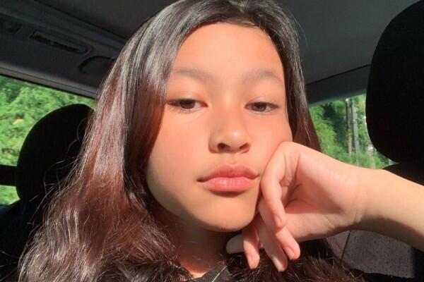 9 Potret Aquene Aziz, Putri Sultan Djorghi Jago Pose di Depan Kamera