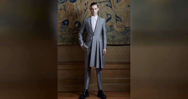 Alexander McQueen Hadirkan Koleksi yang Memadukan Busana Pria dan Wanita! Penasaran?