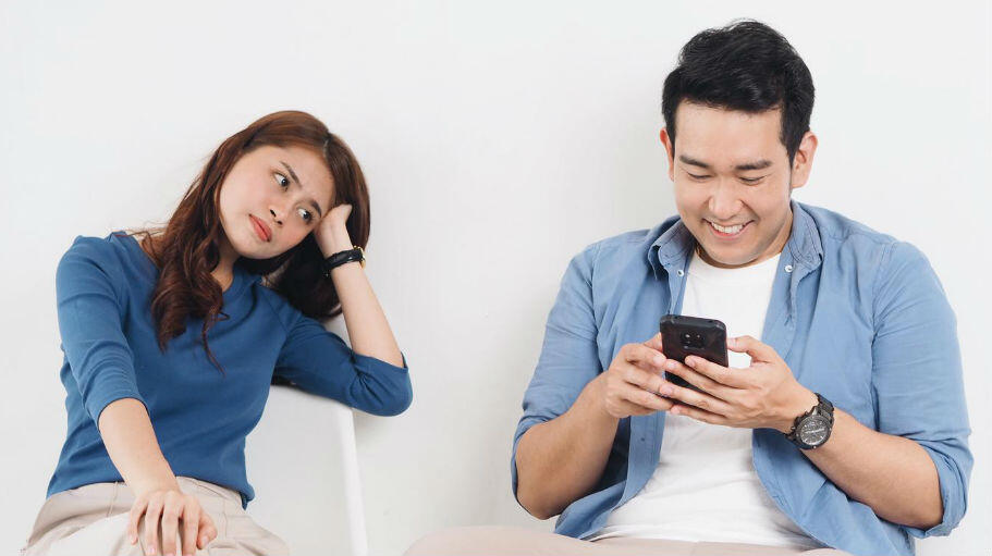 4 Tips Menghadapi Kekasih yang Cuek tanpa Marah-Marah