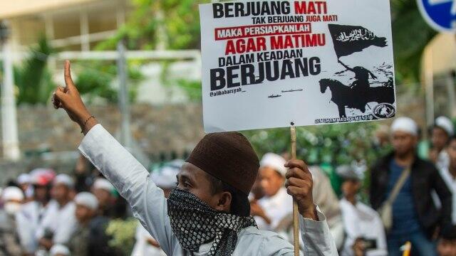 Ketika Hoaks Politik Membuat Panas Ruang Keluarga