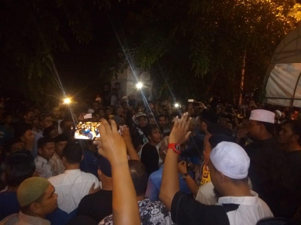 Kajian Ustaz Firanda Andirja Abidin di Masjid Al Fitrah Berakhir Ricuh