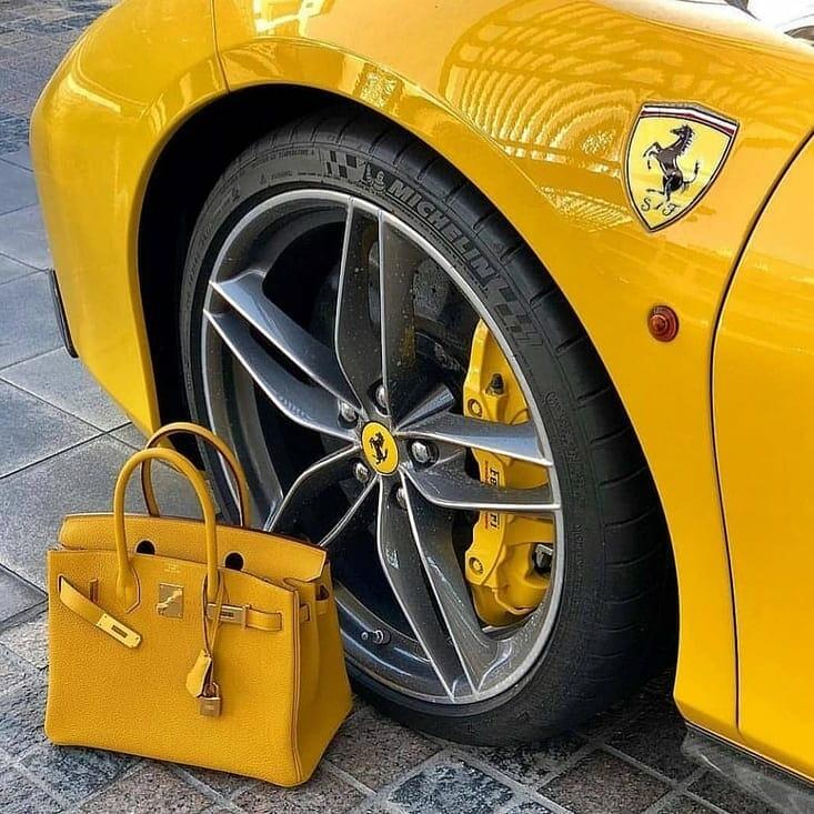 Ferrari vs Hermes (bukan Mars vs Venus)