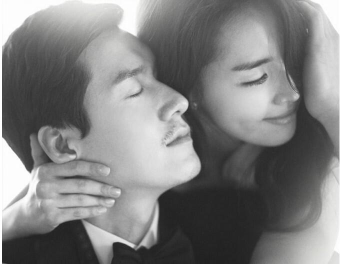 Foto Pre-Wedding Indoor Sangat Minimalis Untuk Pasangan Korea