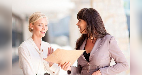 Mau Badan Cepat Kurus? Coba Lakukan Pekerjaanmu Sambil Berdiri Aja Deh!