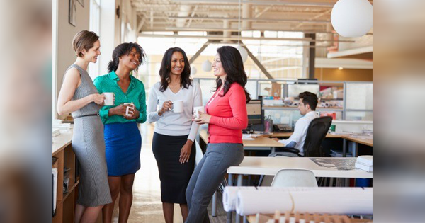 Mau Badan Cepat Kurus? Coba Lakukan Pekerjaanmu Sambil Berdiri Aja Deh!