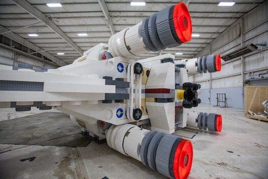 LEGO Bikin “Star Wars” X-Wings Mirip dengan Ukuran Aslinya, Terbesar di Dunia Gan!